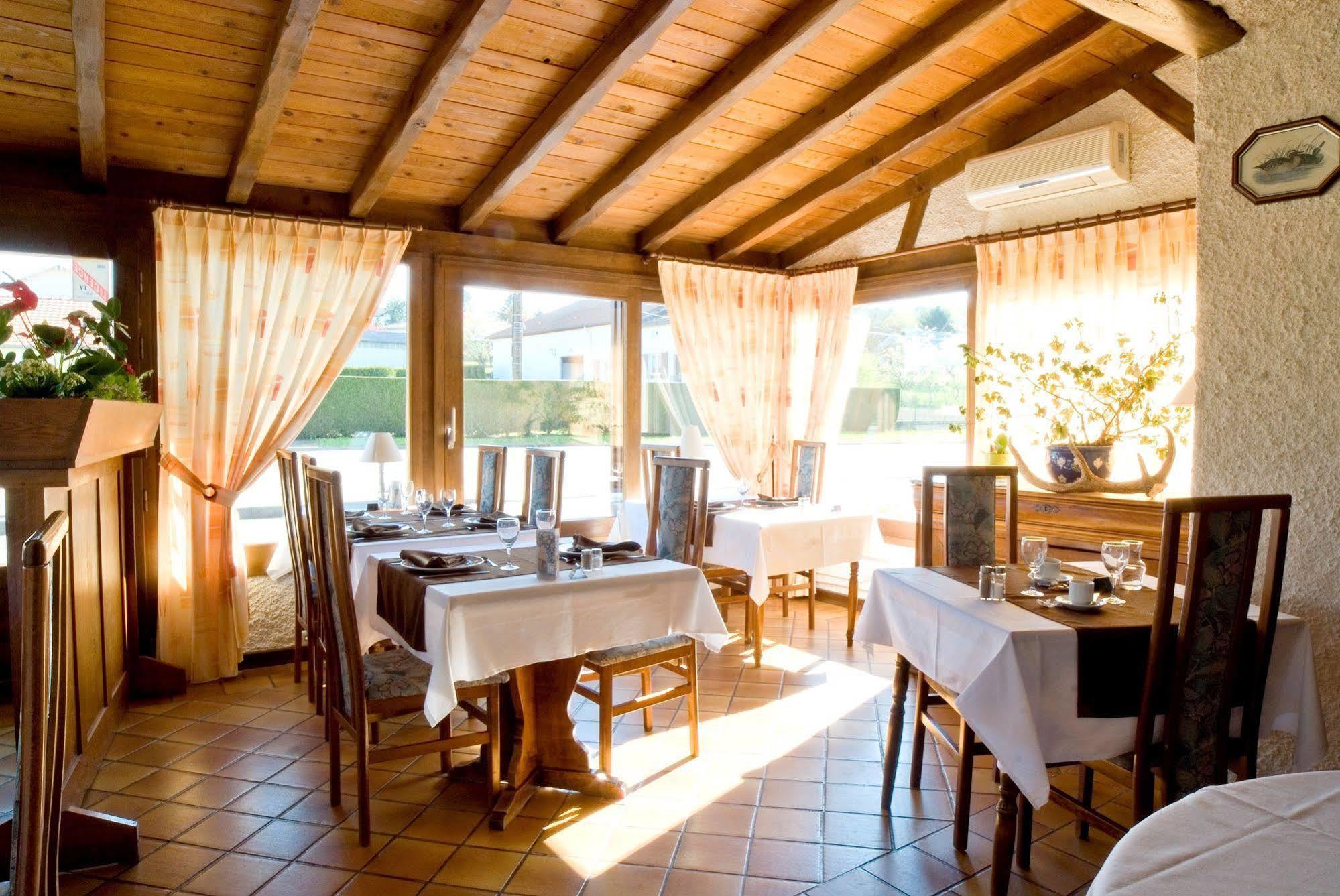 Logis Le Relais De Vacherauville Екстер'єр фото